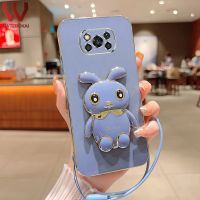 เคสมือจับสำหรับโทรศัพท์มือถือตั้งรูปกระต่ายการ์ตูน3D น่ารักสำหรับ Xiaomi X3 NFC X3 PRO POCO M3 M5 POCO PRO POCO C40 POCO PRO Redmi 9T 9A 9C 10 10A 10C A1 Note 12 Pro ป้องกันกล้องชุบทองหลังซิลิโคนครอบ + สายคล้อง