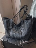 Uniqlo New Fashion version Large-capacity woven bag for women 2023 new fashion niche commuter shoulder armpit bag popular popular tote bag