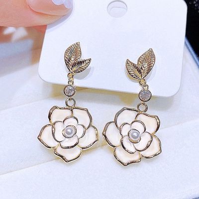 Huitan Creative Camellia Earrings for Women Paved Imitation Pearl Temperament Lady 39;s Earrings Party Fashion Jewelry Drop Ship