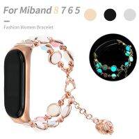 สร้อยคอแบบจี้ห้อยผู้หญิงสำหรับ Mi Band 8 7 6 5 4สายนาฬิกาสำหรับ Miband เรืองแสงในลูกปัดสีดำสร้อยข้อมือเด็กผู้หญิงเข็มขัดโลหะ