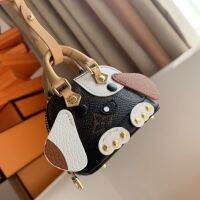 [With Box] Hot Selling LOUIS in 2023 ­ V LV ­ Classic mini puppy shell bag buckle Pendant bag Keychain Womens on sale Brand reproduction Original mens keychain Car keychain Bag Jewelry and accessories Birthday giftsTH