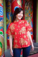 เสื้อผ้าฝ้ายคอจีน เเขนสั้นสีเเดงลายมังกร  ต้อนรับตรุษจีน อกใส่ได้ถึง 42 นิ้ว  ตัวยาว  24 นิ้ว (1 ตัว)