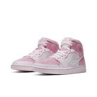 รองเท้าผ้าใบผู้ชาย Air Jordan1 Mid Digital Pink Ladies แป้งดิจิตอล Cherry Blossom Powder รองเท้าผ้าใบผช รองเท้าผู้ชาย