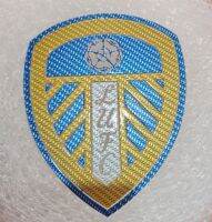 โลโก้ลีดยูไนเต็ด Leeds  United 18 * 14.5 cm เหล็กหนา 2 มิลแบบแขวนติดผนังขนาดพกพา พ่นสี 2K สีพ่นรถยนต์ภายนอกสวยงามเงาทนไม่ลอกไม่ร่อนไม่เป็นสนิมสวยสมจริงทำความสะอาดง่ายฝุ่นไม่จับติดตั้งได้ทั้งภายนอกภายในอาคารบ้านเรือนจุดได้และผนังปูนไม้เหล็กและอื่นๆ