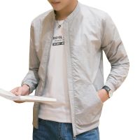 [A innovation] เสื้อแจ็คเก็ตผู้ชายลำลองน้ำหนักเบาสีทึบบางป้องกันแสงแดดเสื้อผ้าแฟชั่นชาย