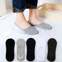 【คุณภาพสูง】Mens solid color cotton invisible socks with non-slip rubber