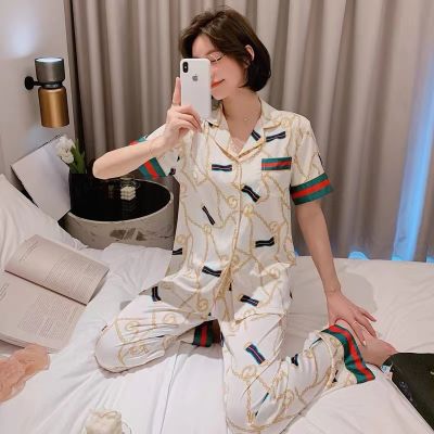 5555-1 ชุดนอนแขนสั้นขายาว คอปก ผู้ชายและผู้หญิง น่ารักๆผ้าซาตินนิ่มใส่สบาย สีสวยสด สไตล์เกาหลี (สินค้าพร้อมส่ง)