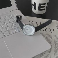 Japanese minimalist scaleless watch for men and women ins style niche design square retro simple student good looks