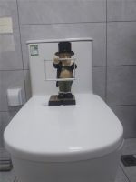 Creative Spoof Paper Holder Statue Cute Funny Decorative Resin Butler Shape Tissue Stand Rack Sculpture For Toilet Decoration