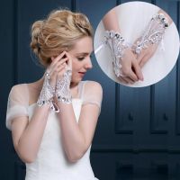 ✿❈ Fashion Crystals Lace Bridal Gloves Wrist Length Fingerless Wedding Gloves Beaded Rhinestones Formal Party Short Glove