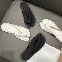 ใหม่สไตล์ Flip Flops ทันสมัยแบนด้านล่างรองเท้าแตะชายหาดรองเท้าผู้หญิง