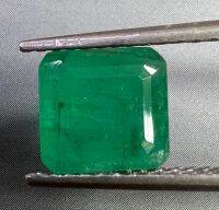 3.82cts พลอยมรกตแท้ เม็ดสวยมาก. นำมาจากบราซิล. มีหลายขนาด.  สีโคลัมเบีย. Natural Brazilian Emerald-The New Sensation.