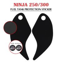 สำหรับคาวาซากินินจา250นินจา300 NINJA250 NINJA300ถังน้ำมันมอเตอร์ไซค์ปลอกปกป้องเข่าก๊าซสติกเกอร์รูปลอกที่ยึดเข่าแผ่นกันกระแทกข้าง