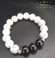 POOMJAI - กำไลหินฮาวไลท์ นิลดำ Onyx Howlite Calcite กำไลหินมงคล กำไลหินแท้ กำไลหินธรรมชาติ Lucky Stone ขนาด 10 มิล หินนำโชค