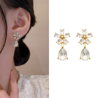 ต่างหูหยดน้ำหรูหราแสง S925สำหรับผู้หญิง Anting Berlian Imitasi ดอกไม้หรูหราเครื่องประดับต่างหูแบบหยดน้ำสำหรับผู้หญิง MODE Korea