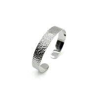 DSP กำไลเงินตอกลายฆ้อนทุบ ขัดเงา เงินแท้ 925: DSP 925 Sterling Silver Hammered Cuff Bangle [GSPM0053]