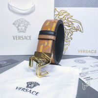 [กล่องของขวัญ] เข็มขัดผู้ชายหนังวัวคุณภาพสูง VERSACE กางเกงผู้ชายเข็มขัดกระดุม2023ตัวอักษรเข็มขัดลำลองอเนกประสงค์6สี