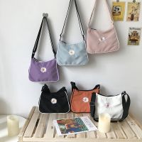 Women Small Crossbody Bag Daisy Embroidery Handbag Ladies 39; Vintage Shoulder Bag Zipper Half Moon Bags Waterproof Cloth Purse