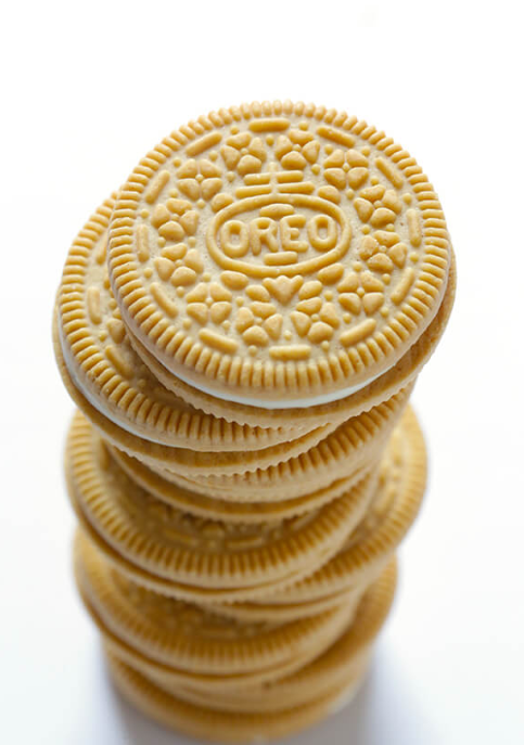 oreo-golden-sandwich-cookies-100g-โอริโอ้สอดไส้ครีมวนิลา-นำเข้าจากประเทศเกาหลี