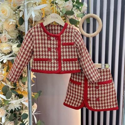 Small sweet girls grid cloth wind suit 2022 new winter girl long-sleeved jacket skirt two-piece outfit