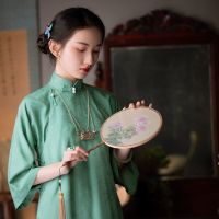 Jodie จีน Elegant Green Pearl ปุ่มแขนขนาดใหญ่ Qipao ผู้หญิงฤดูใบไม้ผลิ Retro One Piece Cheongsam ปรับปรุง Casual หลวม Dress