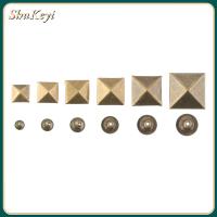 SHUKEYI 50Sets งานฝีมือ DIY ตกแต่งกระเป๋ารองเท้า อุปกรณ์ตัดเย็บเสื้อผ้า ปุ่มผ้า แก้ไขกระดุม หมุดสี่เหลี่ยม แหลมโลหะ