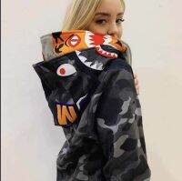 BAPE BAPE เสื้อคลุมคาร์ดิแกนแบบซิปมีฮู้ดสำหรับผู้ชายและผู้หญิงทรงคู่ลายพรางหมวกฉลามสเวตเตอร์มีแบรนด์ทันสมัยแบบญี่ปุ่น