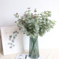 【LZ】✢✻♀  Folhas artificiais de seda ramo retrô folha de eucalipto verde para decoração de casa plantas de casamento tecido falso decoração de sala de folhagem 68cm