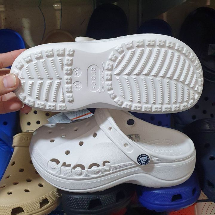 รองเท้าแตะผู้หญิง-crocs-classic-platform-รองเท้าผู้หญิง-รองเท้ารัดส้น-รองเท้าแตะลำลอง-crocs-ผู้หญิง-รองเท้าเผื่อสุขภาพ