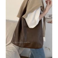 Retro Tote Bag Womens Bag 202 Autumn and Winter New Trendy Korean Underarm Bag Versatile Large Capacity Shopping Bag 【JYUE】