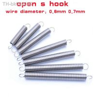 ஐ 304 0.6mm 0.7mm Stainless Steel S Hook Cylindroid Helical Pullback Extension Tension Coil Spring