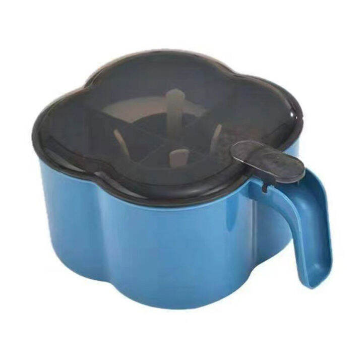 Seasoning Bottle，4 in 1 Spice Containers with spoon, Plastic Salt and