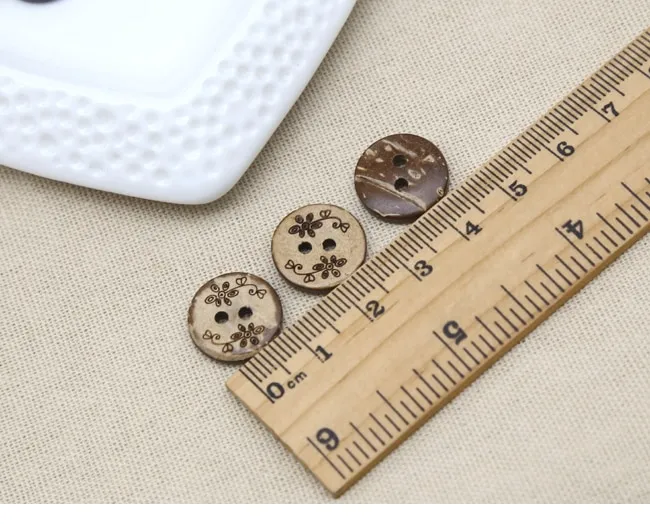 50Pcs/Lot Size:15Mm Round Natural Coconut Buttons Flower Butto Vine Design  Sewing Essories Button (Ss-2001)