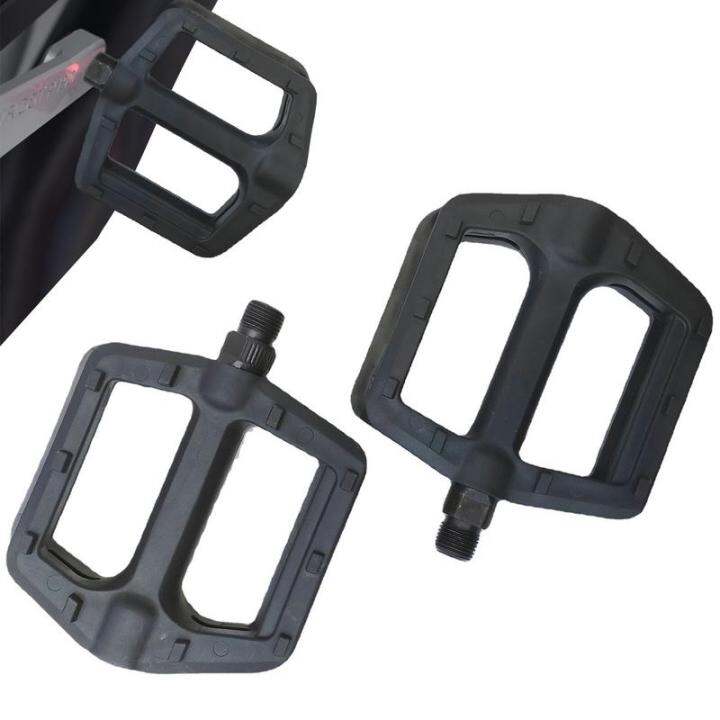 Wide hot sale flat pedals