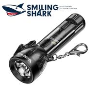 SmilingShark ไฟฉายพวงกุญแจ TIP0021LED ซังทนต่อการตกหล่นพวงกุญแจกะทัดรัดอย่างมากไฟแบตเตอรี่รวมไฟฉายชาร์จไฟได้ขนาดเล็กไฟฉุกเฉินไฟฉายพวงกุญแจแพ็ค2อันพร้อมโหมดไฟ43โหมดการทำงานและที่เปิดขวดพับเป็นขาตั้ง