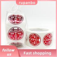 RUPANBO039392692 สีแดงแบบจีน สติกเกอร์ติดผนัง 1นิ้วค่ะ ความสุขสองเท่า ม้วนสติกเกอร์ 500ชิ้นค่ะ กาวในตัว สติ๊กเกอร์ฉลากสติ๊กเกอร์ แต่งงานในงานแต่งงาน