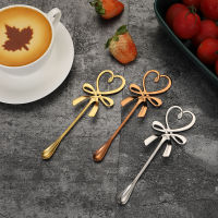 CWStainless เหล็กโบว์โบว์รูปหัวใจช้อนชาขนมช้อนกาแฟกวนก้านแขวนช้อนตกแต่งตาราง Flatware