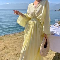 The seaside tourism vacation wind yellow dress design feeling hubble-bubble sleeve v-neck backless dress