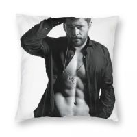 [FAZOZO Home Textile Store] Chris Hemsworth ปลอกหมอนโพลีเอสเตอร์ผ้าลินินกำมะหยี่แบบซิปปลอกหมอนตกแต่งห้องปลอกหมอนอิง