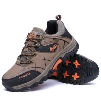 【Ready Stock】Mens Outdoor Low-top Hiking Shoes mendaki ung Non-slip Climbing Shoes kasut kembara Sneakers