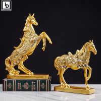 Golden War Horse Unicorn รูปปั้นประติมากรรมโมเดิร์นโต๊ะทำงาน Nordic Home Decor อุปกรณ์ตกแต่งเครื่องประดับตกแต่ง