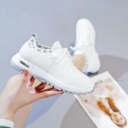 Mùa Hè 2022 Mới Giày Nữ Dệt Thoáng Khí Chạy Bộ Buộc Dây Phía Trước Đơn