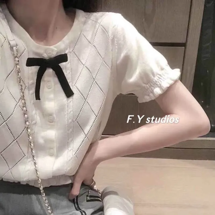𝙁.𝙔 𝙨𝙩𝙪𝙙𝙞𝙤𝙨 🌸(พร้อมส่ง‼️)🌸เสื้อครอปทรงมินิมอล แต่งกระดุมหน้าแต่ระบ่าย ...