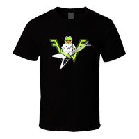 [S-5XL] เสื้อยืดลําลอง พิมพ์ลายโลโก้กบ Kermit The Frog Playing The Guitar Weezer สําหรับผู้ชาย  J6CK