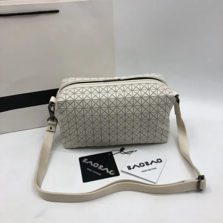 baobao SADDLE BAG ของแท้ 100 Bao Bao issey Miyake กระเป๋าอาน กระเป๋า