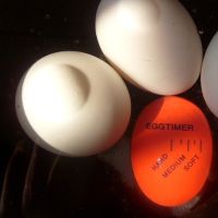 ♛∈♟ 1 Color Changing Egg Timer Resin Material Perfect Boiled Eggs By Temperature Kitchen Helper Egg Timer Red timer tools