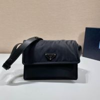 มาใหม่ PD กันน้ำ C Rossbody กระเป๋า/กระเป๋า Messenger /Prada 23.5x18x11cm ขนาดเล็ก