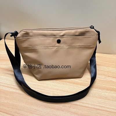 กระเป๋าทรงเกี๊ยวของ Uniqlo U ที่มีกระเป๋าไนลอนเดียวกันคนส่งเอกสารลำลองกระเป๋าเบากระเป๋าเล็ก426237 418359 422348