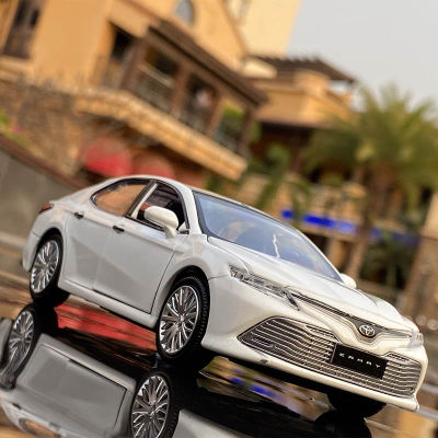 1/32 Toyota Camry Alloy Car Model Diecast Metal Toy Vehicles Car Model Simulation Sound and Light Collection Childrens Toys Gift