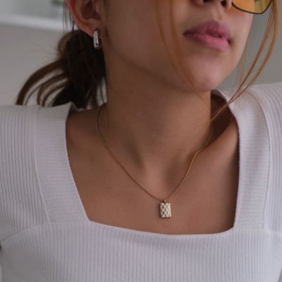 Bemet white square necklace